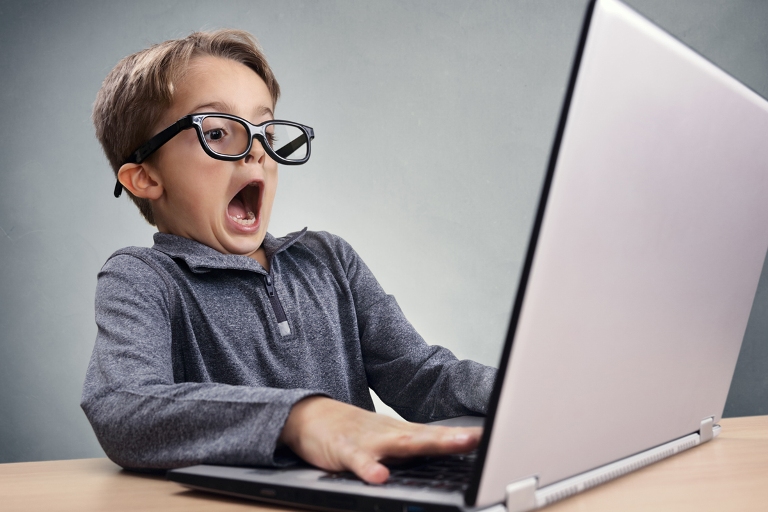 Preocupați de siguranța copiilor în mediul online?